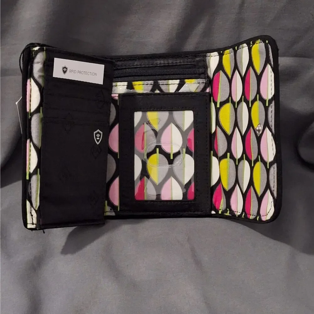 NWT Vera Bradley RFID Riley Compact Wallet - Classic Black (Leaf Interior) - Picture 3 of 8